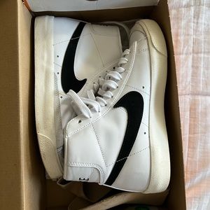 Authentic Nike Blazer Mid 77 vintage white/black